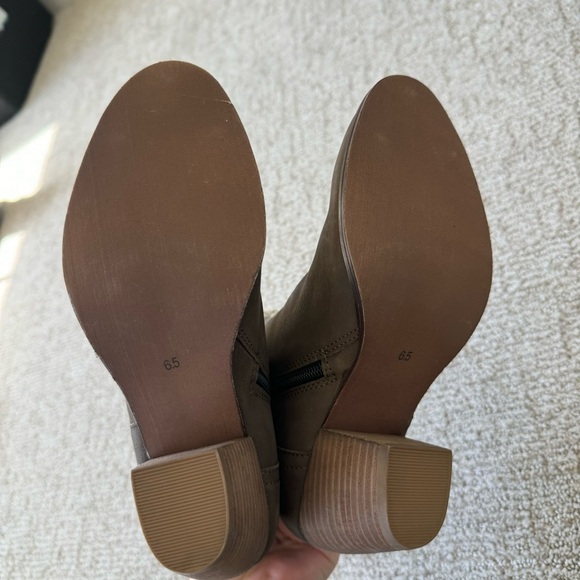 Diba Taupe Sequoia Suede Leather Western Block Heel Booties 6.5 - Picture 3 of 5